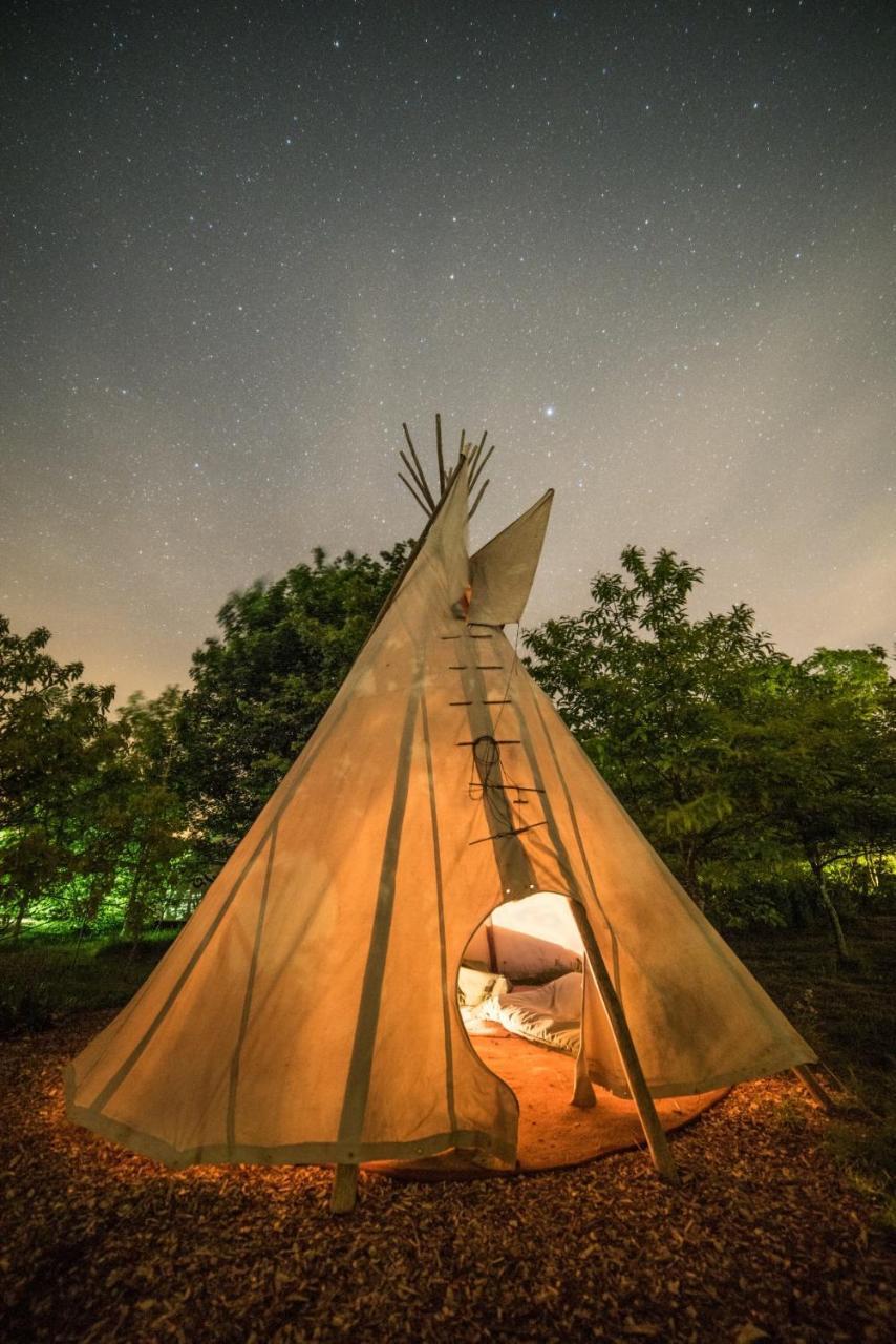 Plush Tents Yurt Village Chichester Exterior photo